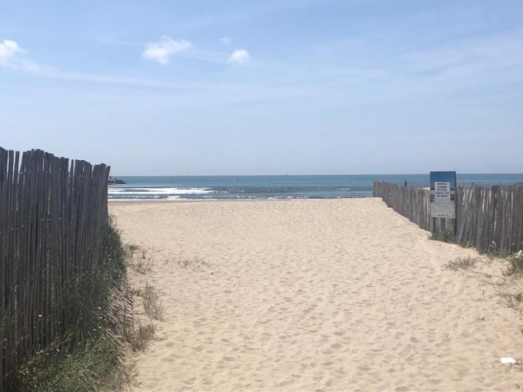 Le Grau Du Roi - Rive Droite - Plage Du Boucanet Exteriör bild