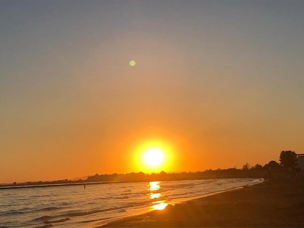 Le Grau Du Roi - Rive Droite - Plage Du Boucanet Exteriör bild
